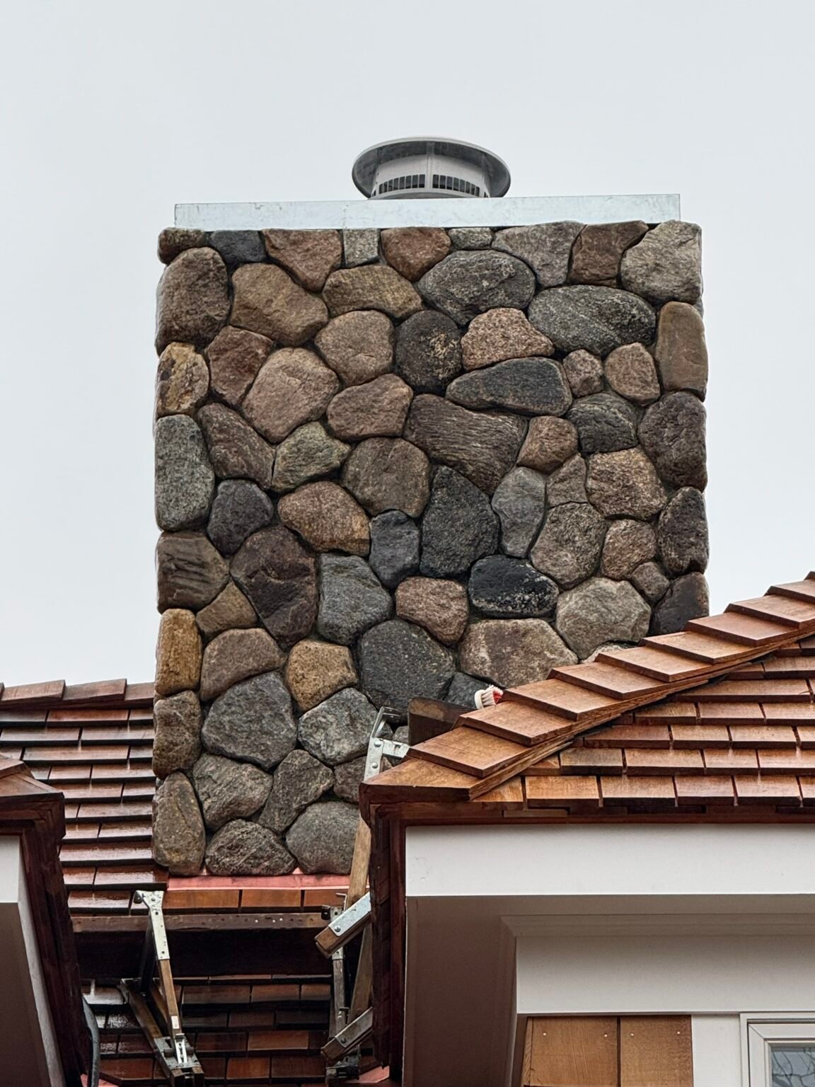 Fieldstone veneer detail built by Bridi Masonry in Cape Cod, MA
